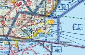 extrait de la carte Geoportail autour de Saint-Tropez. Geoportail est indispensable pour préparer une prise de vue aérienne par drone, en particulier pour les démarches légales avant une mission par drone