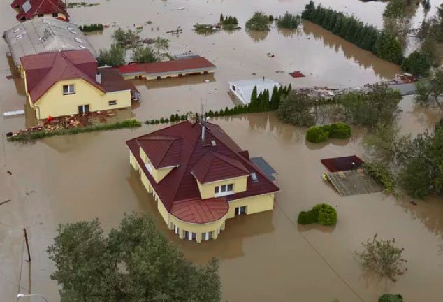 Expertise par drone d'une maison inondée