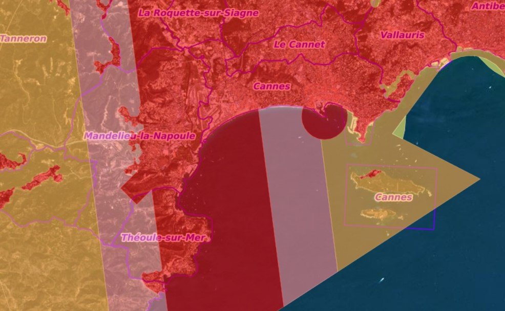Copie d'écran de la carte GeoPortail pour les zone de restriction de vol en UAS sur Cannes et ses alentours