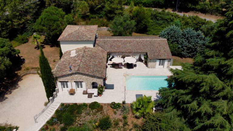 Photo aérienne par drone pour l'immobilier prise par Dronoclip pour un client à Peymeinade (83). Droits réservés. Dronoclip.