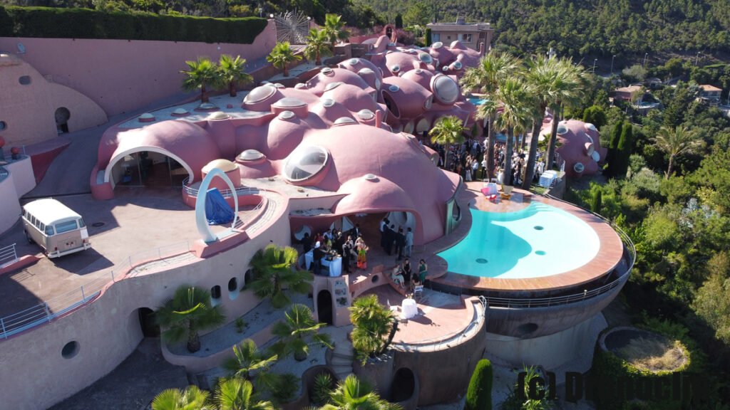 Mariage dans le Palais-Bulles de Pierre Cardin à Théoules-sur-Mer Alpes-Maritimes (06)